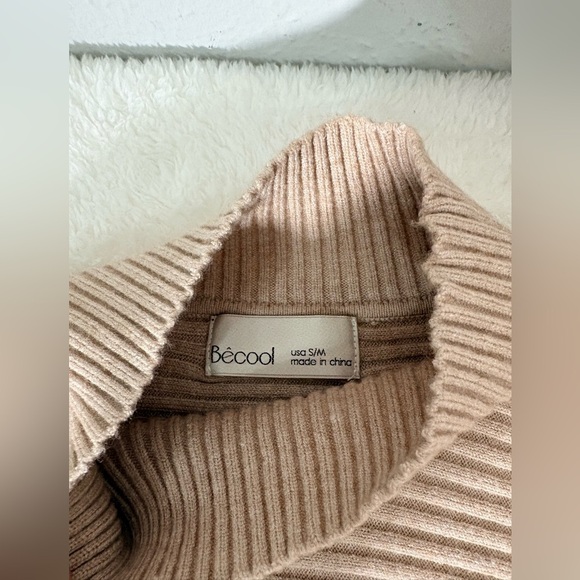 BE COOL Tan Mockneck Ribbed Pullover Long Sleeve Sweater Size: S/M - Picture 2 of 6